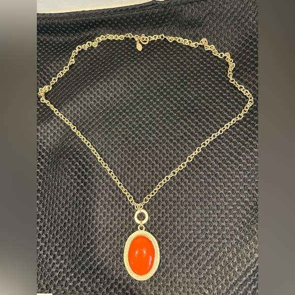 Stunning Chico's Gold-Tone Necklace with Vibrant Carnelian-Style Pendant - Picture 6 of 10